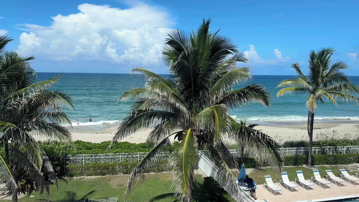 Hutchinson Island South Condo | Hutchinson Island,BeachFront, Heated Pool, Balcony, Top Floor