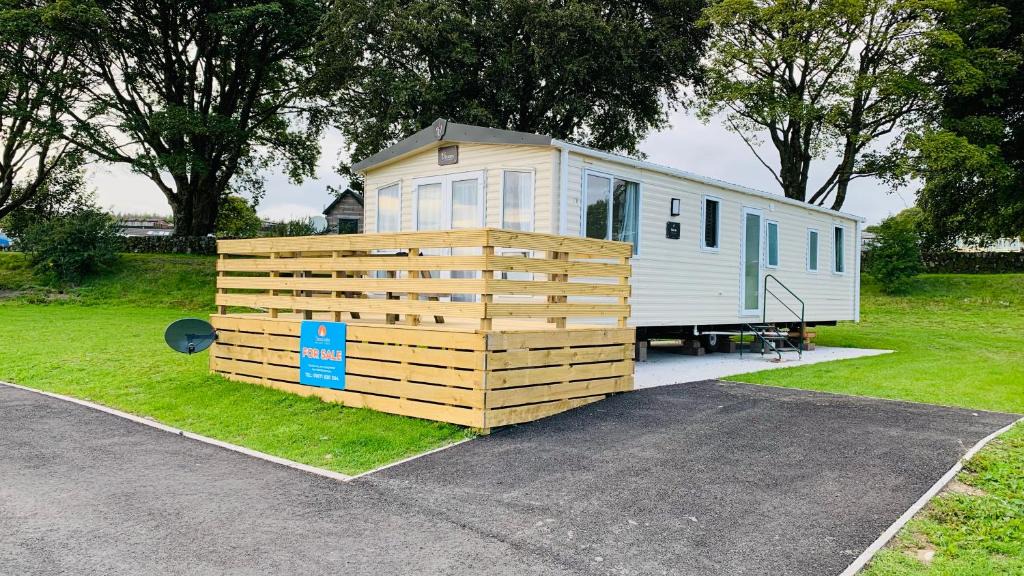 Balminnoch Resort | HV66 - FREE WIFI-3 Bedrooms Indoor Pool Loch Views Fishing Golf Riding Shooting Water Sports 15 Mins Drive To Beaches PASSES NOT INCLUDED Most Activities Will Not Be Available Out Of Season Please Check Before Booking