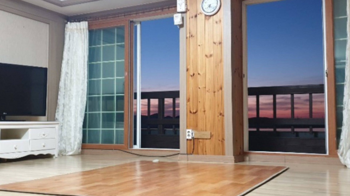 Hwaseong House | Hwaseong Byeolbitsarangchae Pension