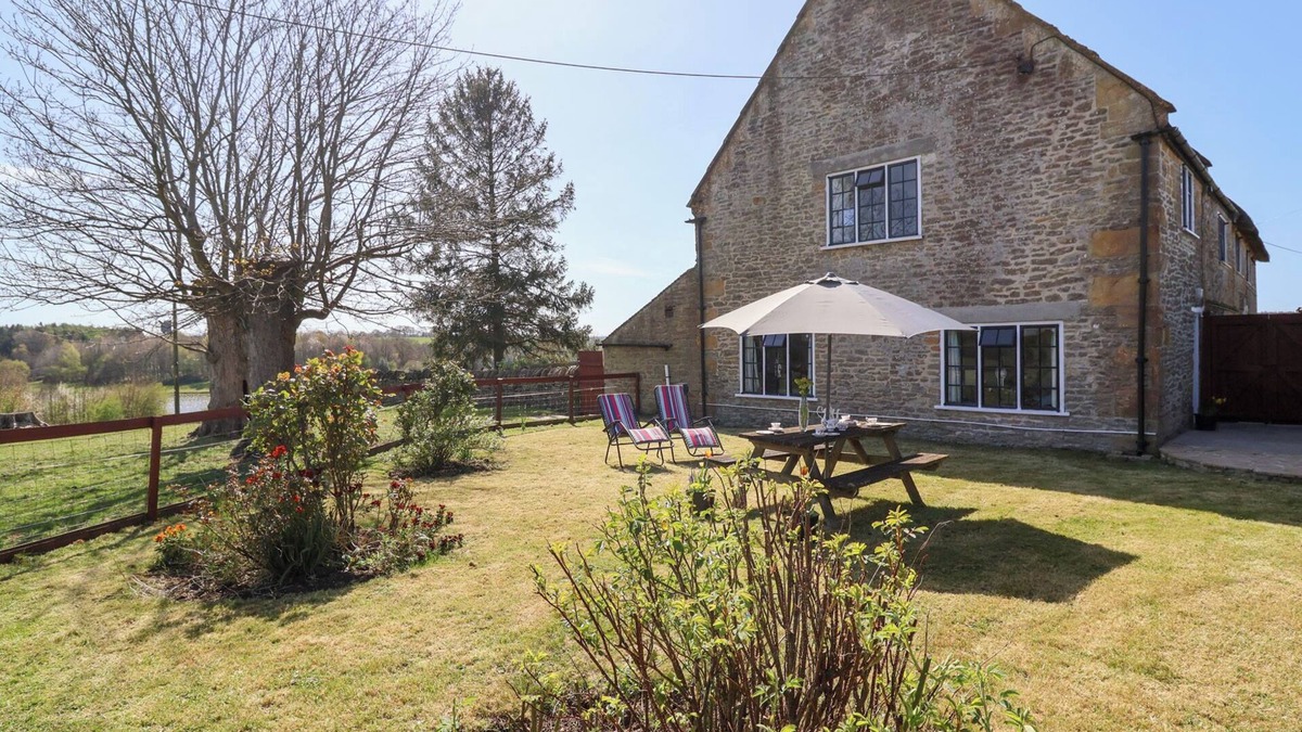 Barwick House | HYDE COTTAGE, romantic, with a garden in Yeovil, Somerset