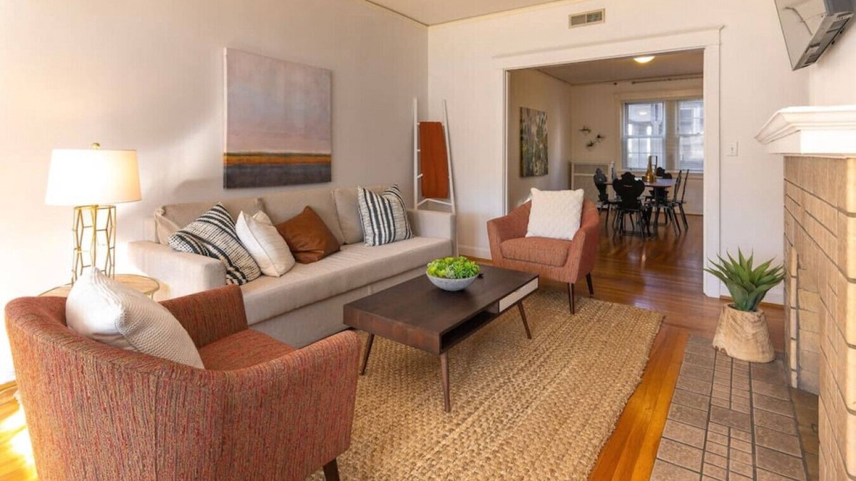 Hyde Park Apartment | Hyde Park Comfort with Office | Near Everything