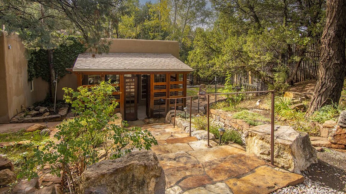 North Hills House | Hyde Park Haven - Across the Street from 10,000 Waves!
