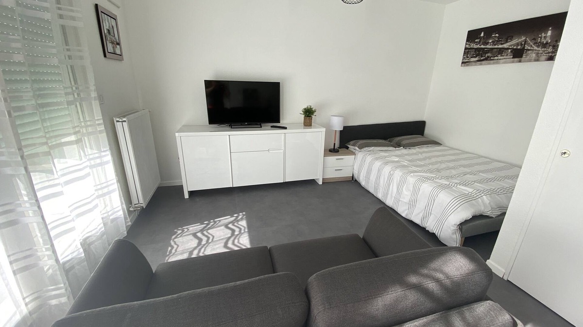 Blatin Apartment | Hyper center apartment refurbished/private covered parking/terrace and WIFI