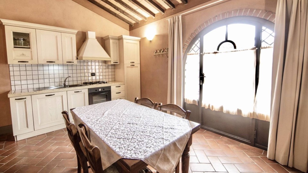 Monteverdi Marittimo Apartment | I Piastroni Three-room apartment in residence with pool