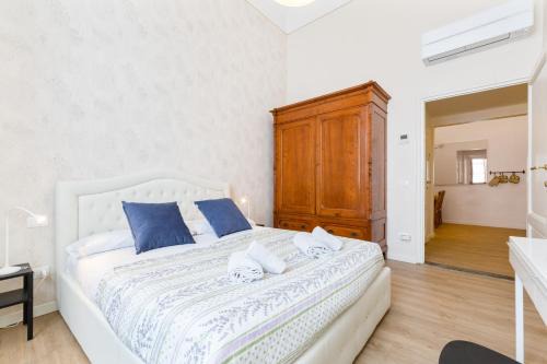 San Niccolo Apartment | I Renai - Ponte delle Grazie Modern Apartment