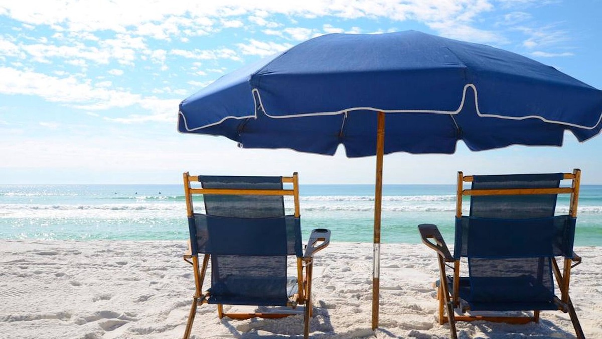 Fort Walton Beach Condo | I.S.107- Charming! Ground Floor Only Steps to the Beach! Beach Service Included!