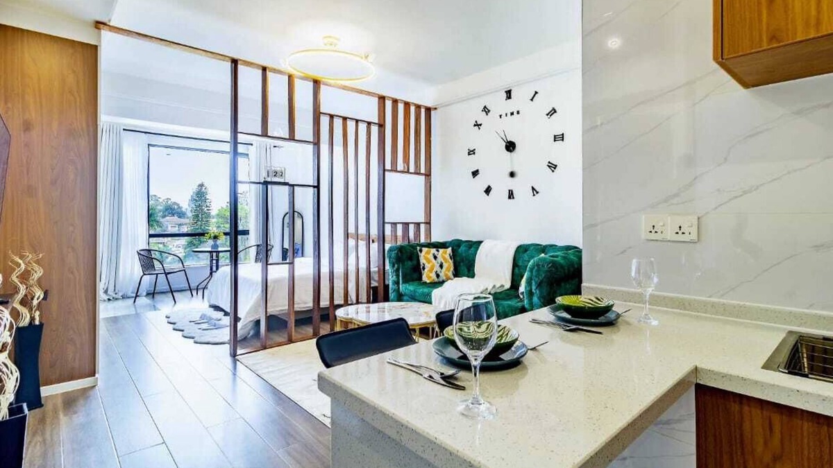 Kilimani Apartment | I-Serve Cozy Studio appartmentnnJust 10 min walk to restaurants and malls.