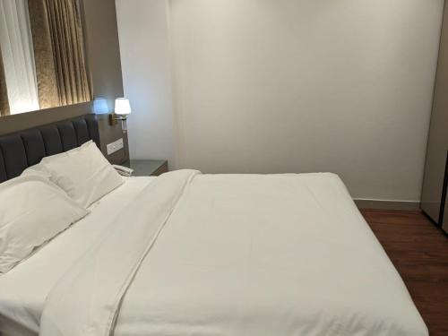 Dhaka Division Hotel | i-Suites Residence & Restaurant