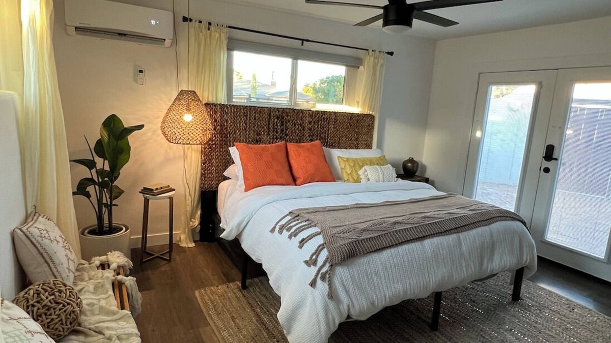 Camelback East Apartment | IBIZA - Charming, Chic Suite in Biltmore Area - King, Wifi, Mins from Airport
