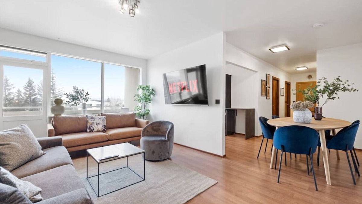 Haaleiti Apartment | Icelands Biggest Mall, 8 Minute walk. Free parking