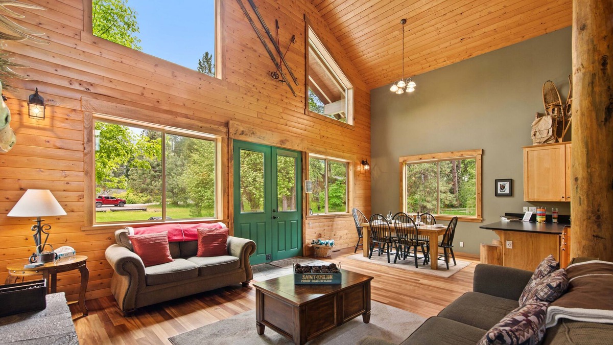 Leavenworth Cabin | Icicle Creek Lodge-Cozy Luxury Cabin*Hot Tub*Close to Town*Fireplace*Deck*BBQ