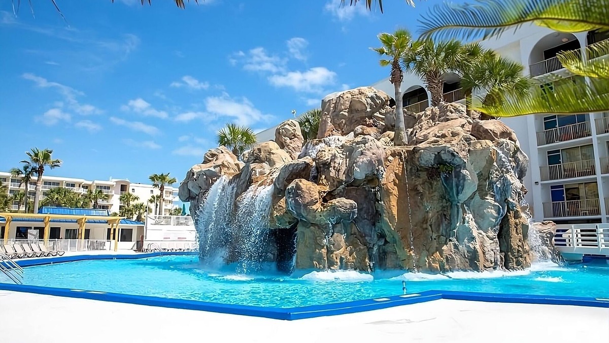 Fort Walton Beach Hotel | Iconic Grotto Pool Views at Seaside Retreat Near Indian Temple Mound Museum