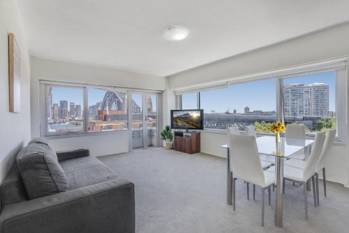 Kirribilli Apartment | Iconic Harbour Bridge Views