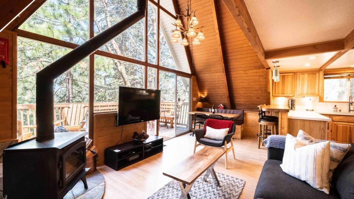 Crest Park Cabin | Iconic modernized A-frame Cabin in Lake Arrowhead/hot tub/dog friendly