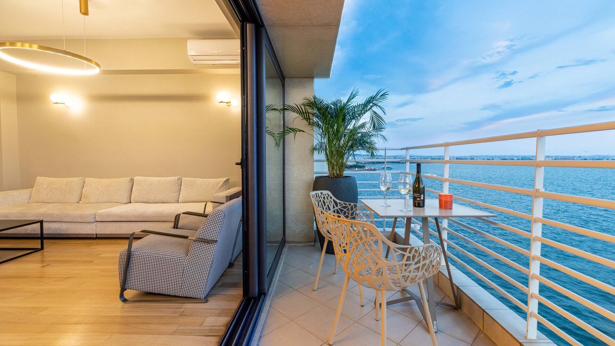 Thessaloniki City Centre Apartment | ICONIC SALONICA SUITE seafront