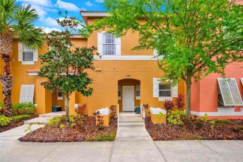Kissimmee Apartment | Ideal 3 BR Resort Villa with Laundry