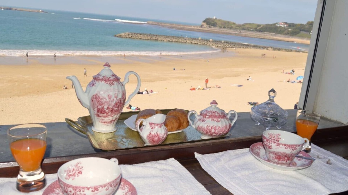 Saint-Jean-de-Luz City Center Apartment | ideal apartment to count the waves of the ocean