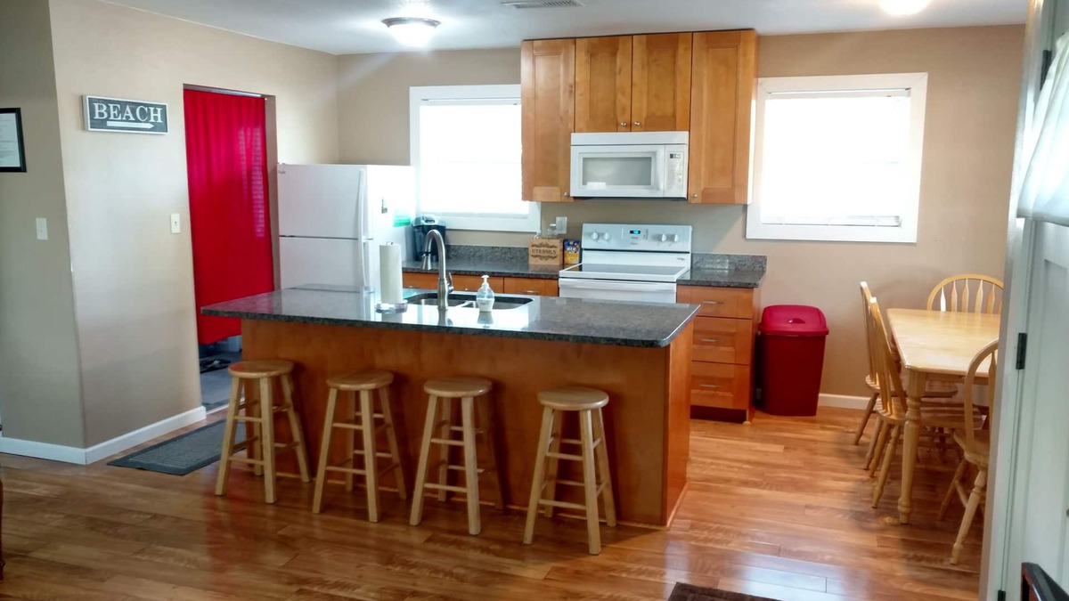 Laguna Beach Estates Cottage | Ideal Family Beach Cottage. 6 person golf cart included!