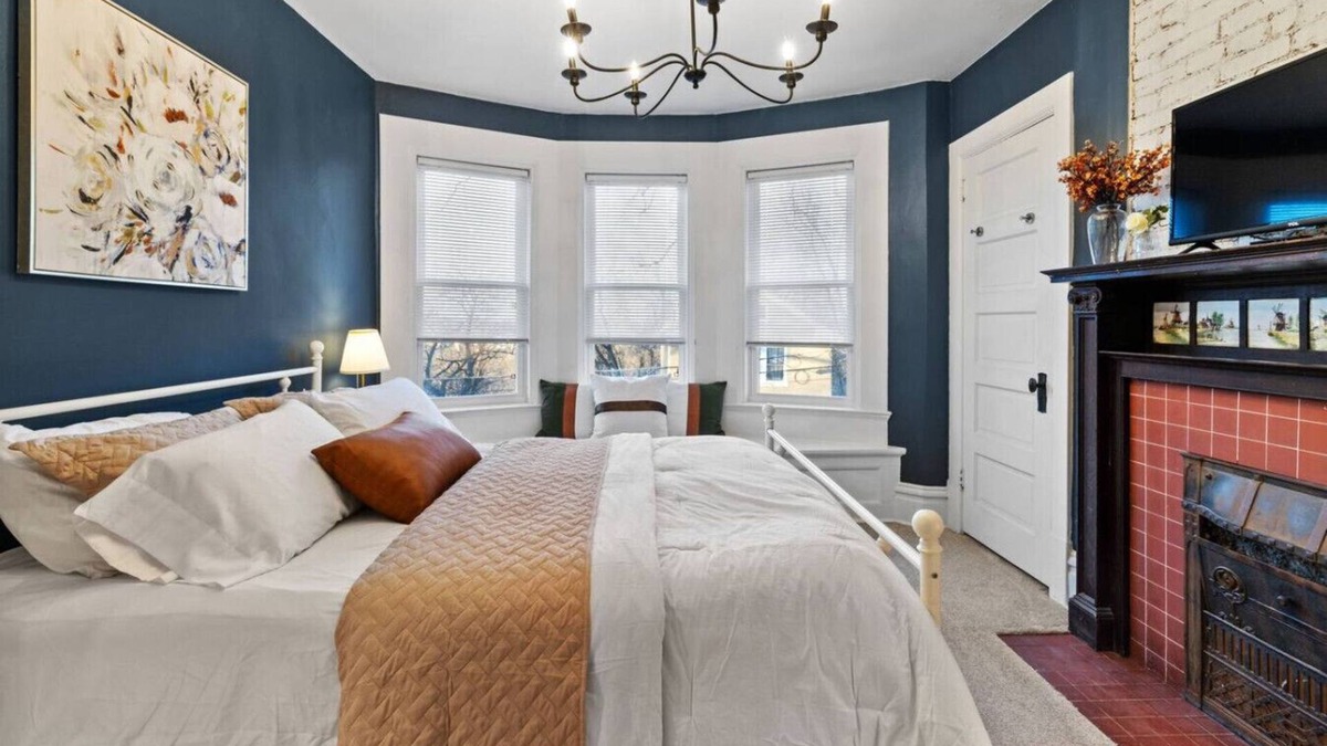 Crafton Apartment | Ideal For Big Groups! Sleeps 17