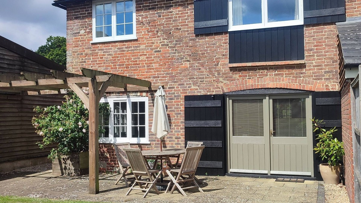 Upper Dicker Cottage | Ideal for couples or families, a country retreat close to the coast & Lewes