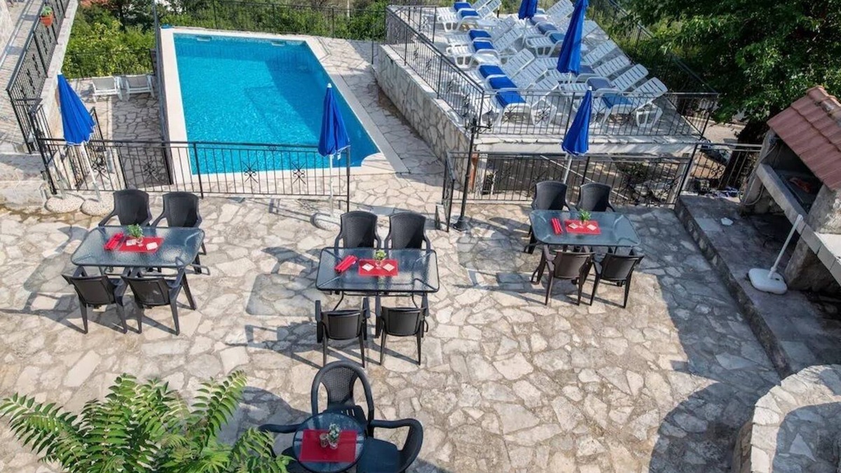 Tivat Other | Ideal for groups of family and friends, 5 Apartments,each sleeps 4 Private Pool