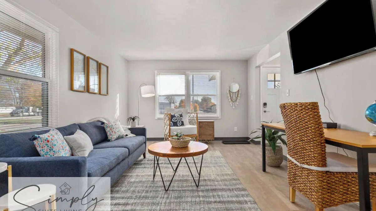 Appleton House | Ideal for long stays 2BR + Garage