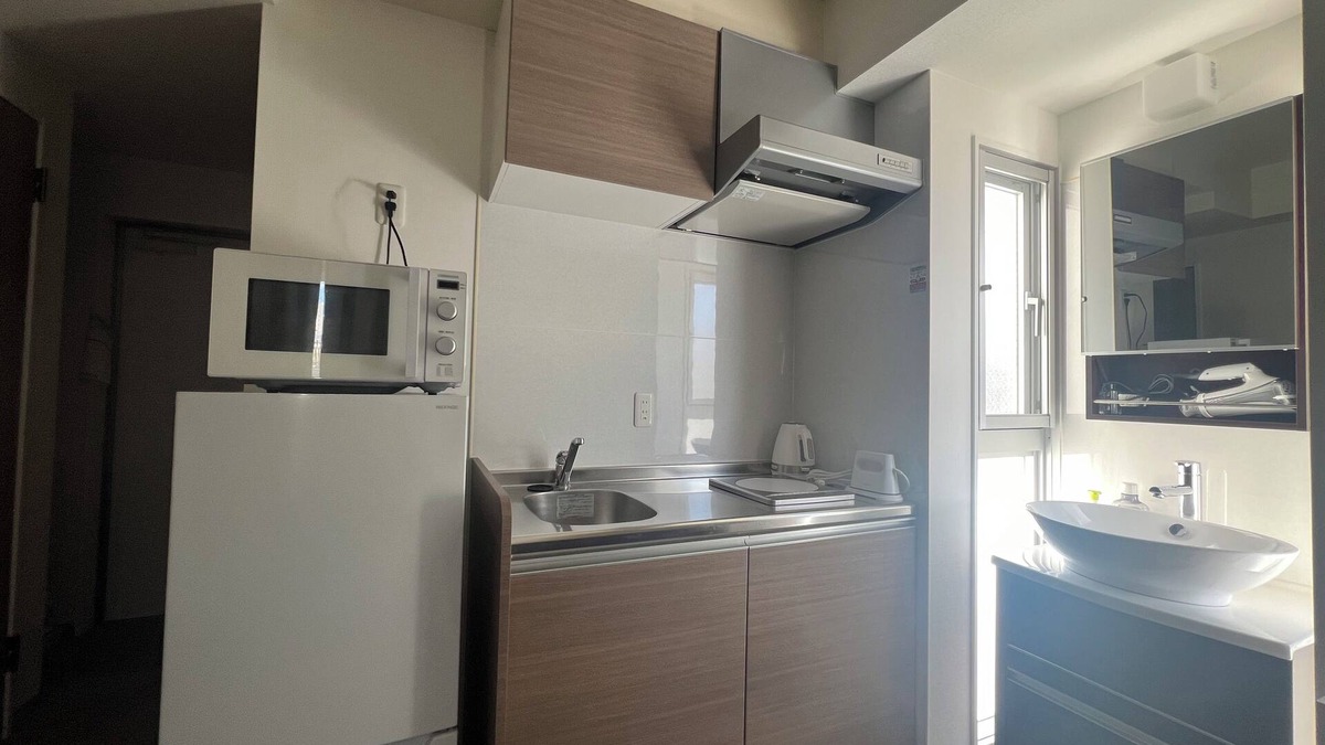 Shikina Apartment | Ideal for travel, a clean studio with excellent access.