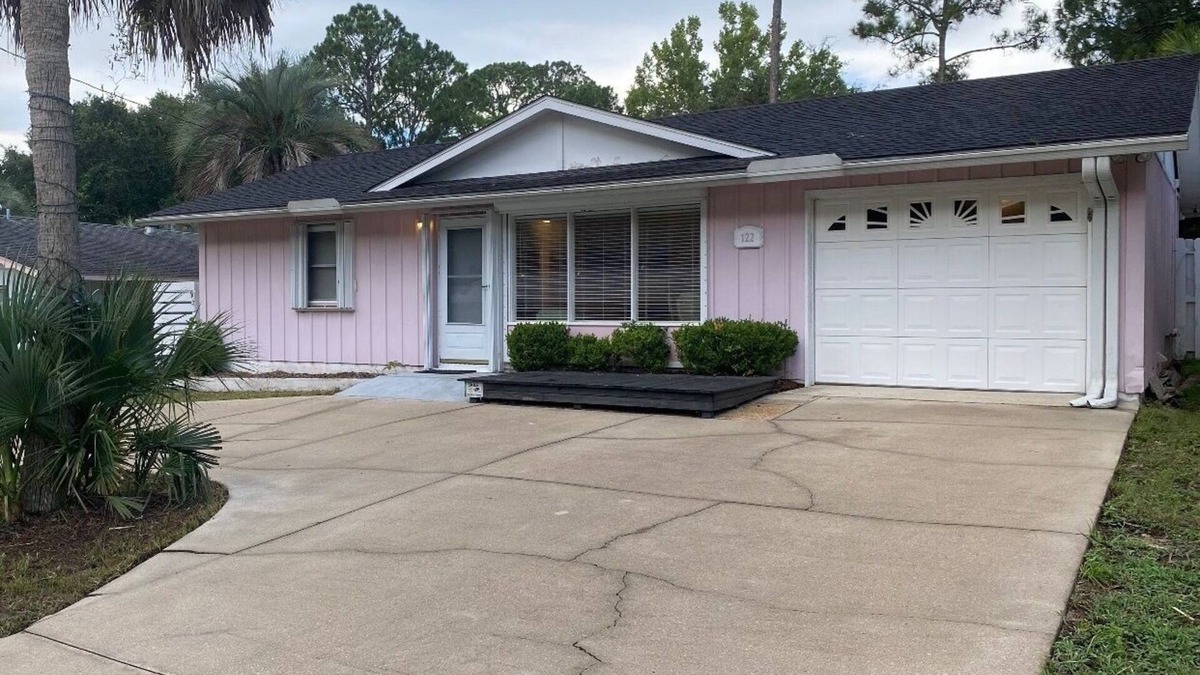 Carrabelle House | Ideal getaway for fishing enthusiasts, golfers, and beach lovers!