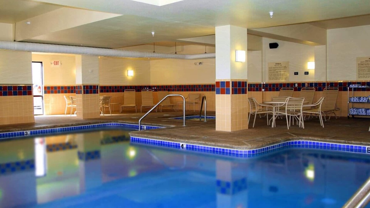 Kingman Hotel | Ideal Kingman Retreat: Free Hot Breakfast & Indoor Pool | Near Downtown