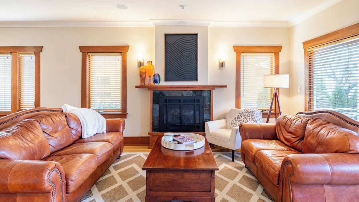 West Queen Anne House | Ideal location - Downtown: 5 mins. Well-appointed with everything + Chef's Kitchen