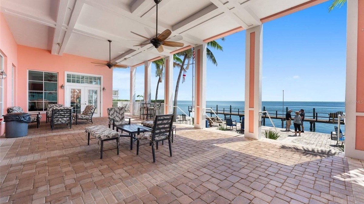 Coquina Key Condo | IDEAL LOCATION FOR BAYFRONT HEALTH & JOHNS HOPKINS ALL CHILDREN'S STAFF!