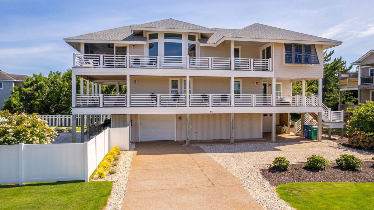 Duck House | Ideal Location in Duck Short Walk to Town and Beach. Heated Pool and Hot Tub