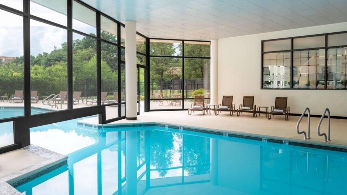 Alexandria West Hotel | Ideal Location! Indoor and Outdoor Pool, Pet-Friendly Property, Parking Onsite!