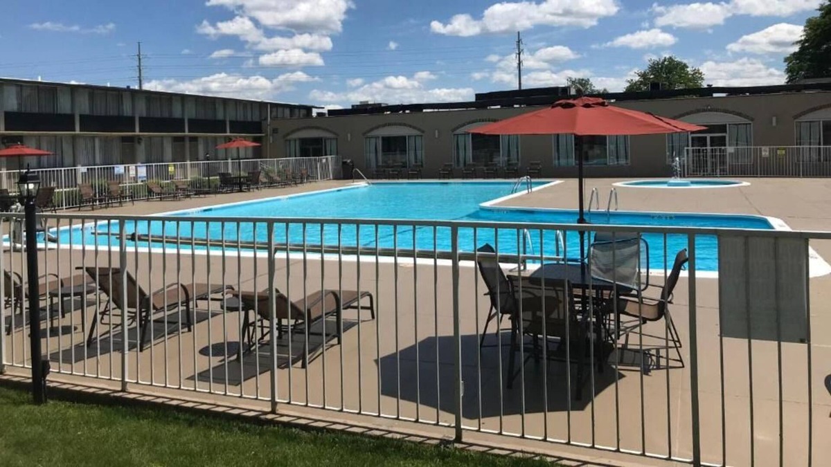 Bethlehem House | Ideal Location! Onsite Pool, Free Breakfast, Parking, Pets Allowed Here!
