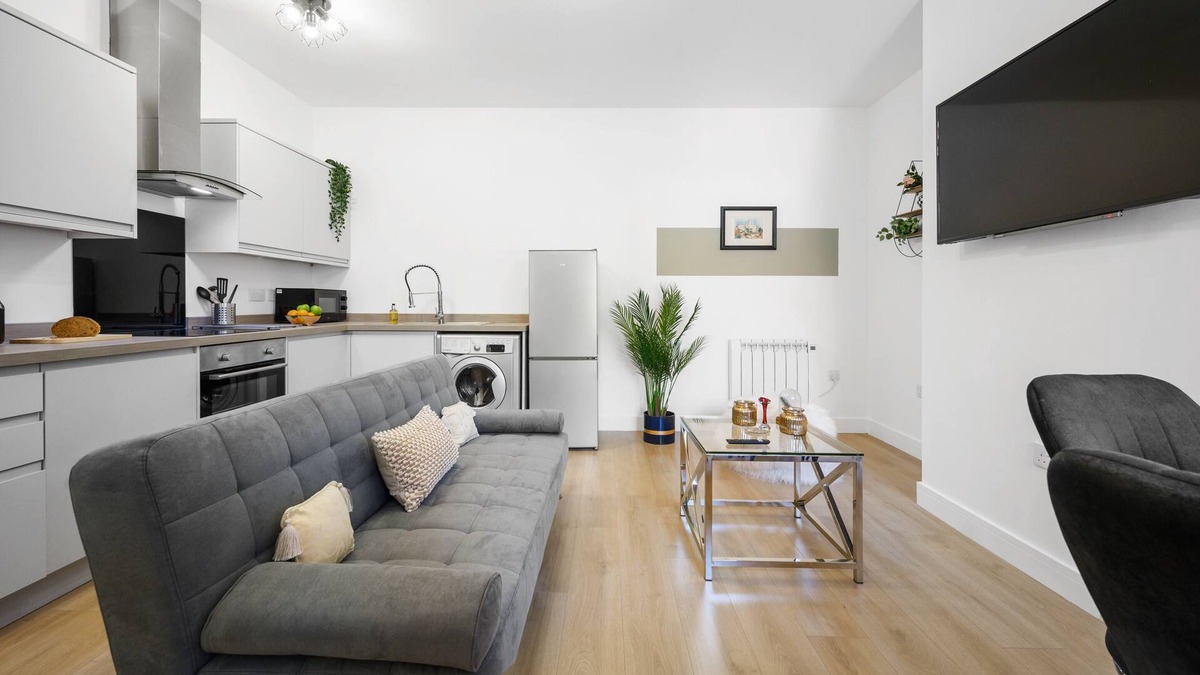 Trafford Apartment | Ideal Lodgings apartment in Urmston