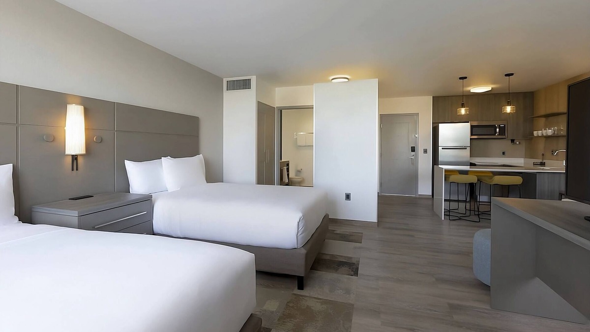 Zona Hotelera Apartment | Ideal Mix of Comfort and Value! 2 Convenient Units, Free Breakfast & Parking