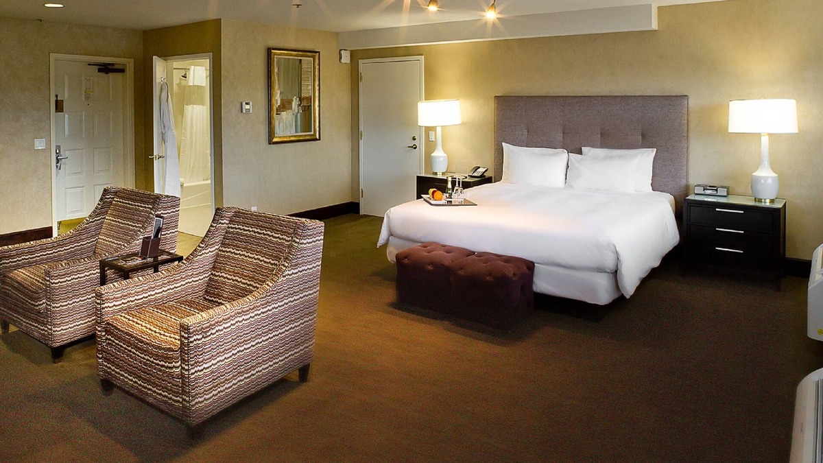 Cupertino Hotel | Ideal Mix of Comfort and Value! Free Parking and Breakfast, Onsite Pool