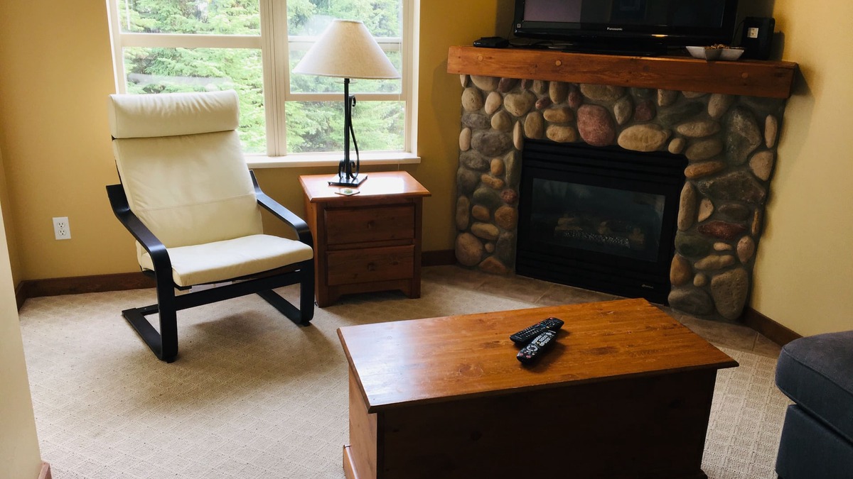 Silver Star Mountain Condo | Ideal Pet Friendly Creekside Top Floor at the Base of the Silver Queen Chair