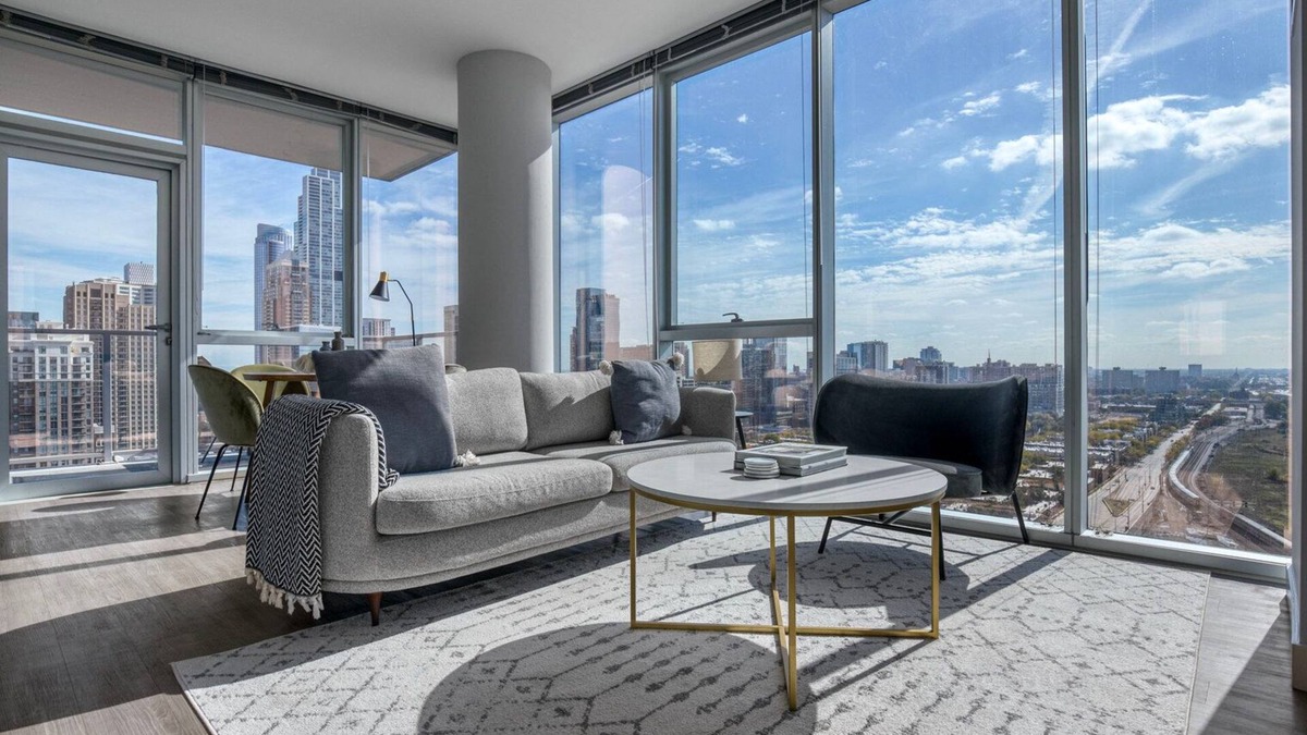 The Loop Apartment | Ideal South Loop 2BR w/Pool, Gym & Rooftop, nr L, by Blueground