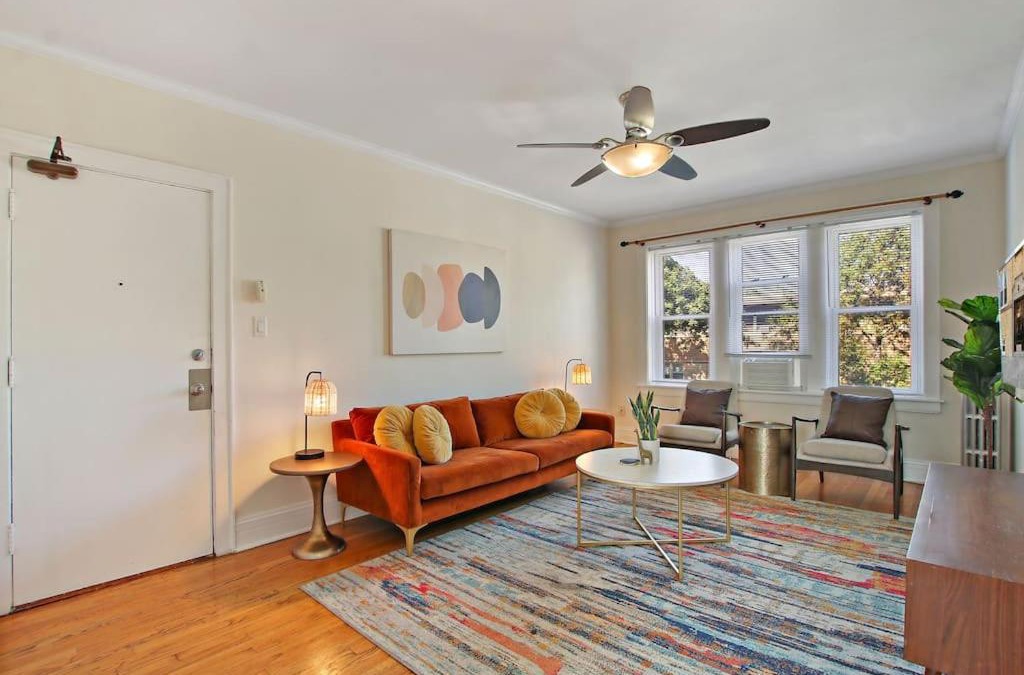 Old Irving Park Apartment | Ideal, Spacious & Furnished 1BR Apartment - Cullom C2