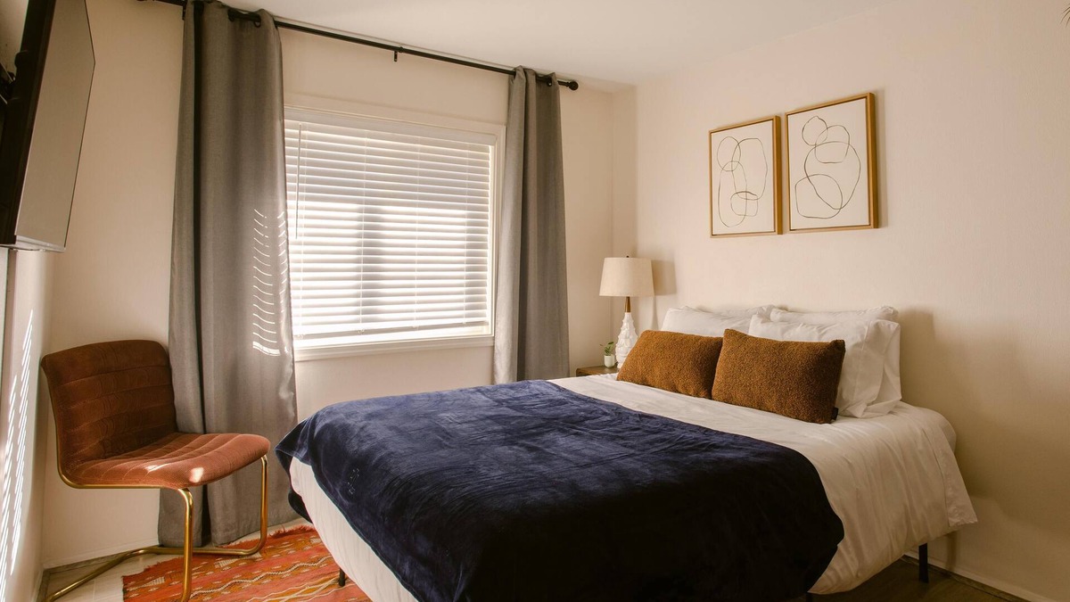 Gold Hill Apartment | Ideal stopover location right off I-5, nestled in a scenic area by the Rogue River. Enjoy the peaceful sounds of the river while having quick access to major travel routes and nearby towns.