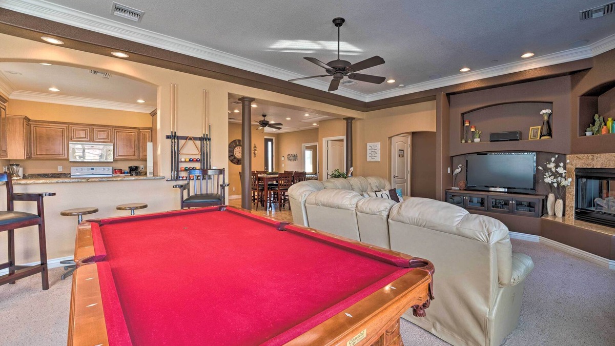 Sunridge Estates House | Ideally Located Bullhead City Townhome w/Balcony!