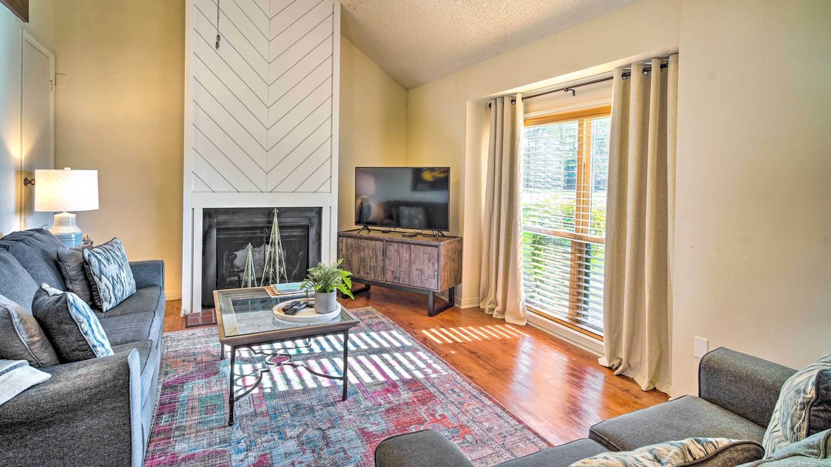 Highlands - Perkins House | Ideally Located Baton Rouge Townhome w/ Yard!