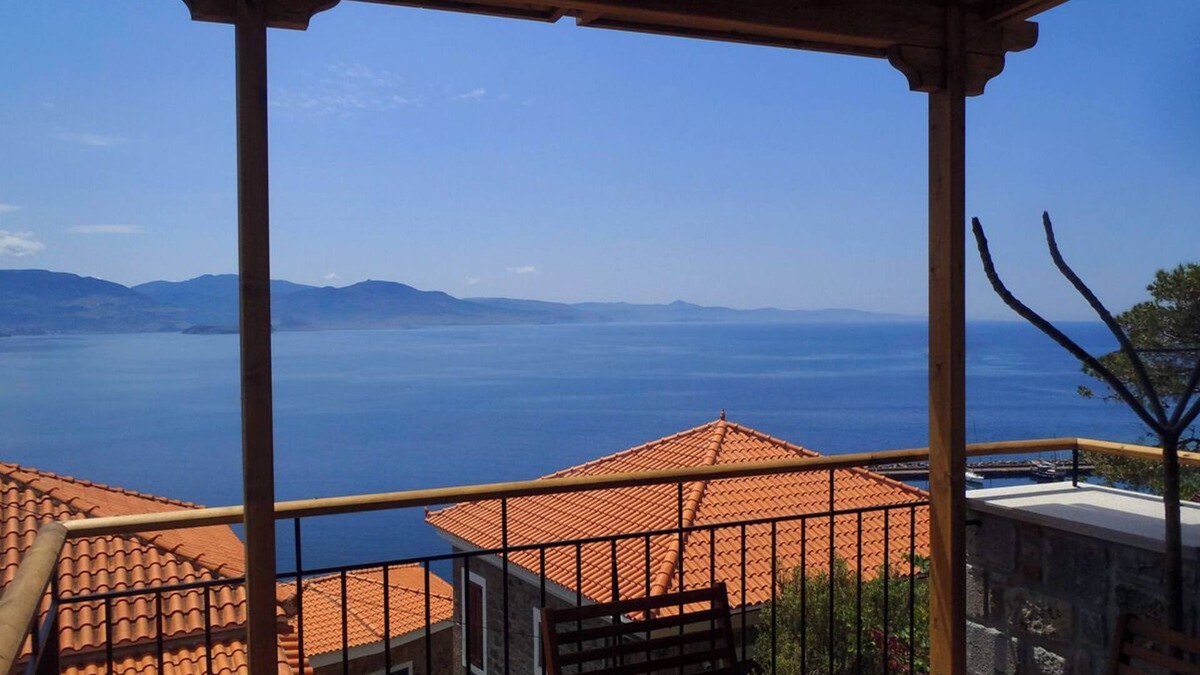 Mithimna House | Ideally located in the village center, near the sea with breathtaking views