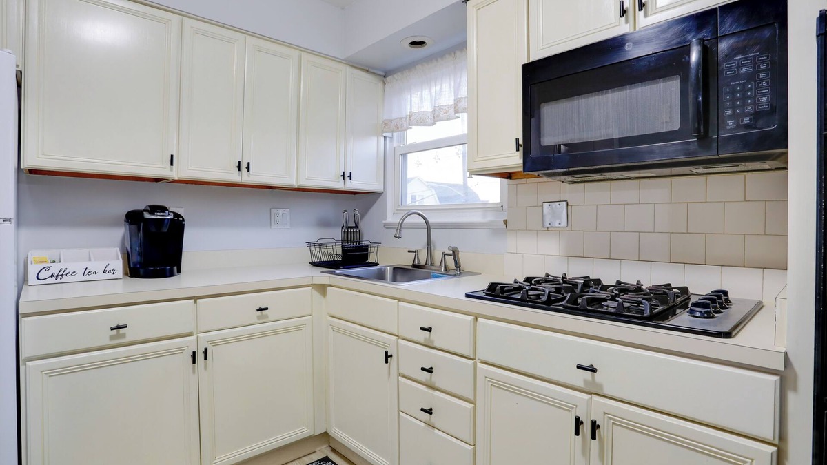 Greenville House | Ideally Located Jersey City Home, 8 Mi to NYC