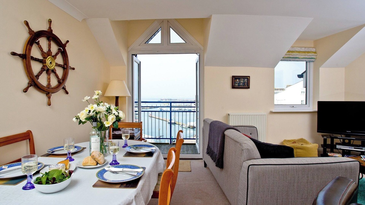 Brixham Apartment | Ideally located on Brixham marina offering far reaching sea views.