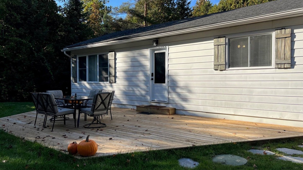 Sauble Beach Cottage | Ideally Located Private Family Cottage Steps to the Beach and Downtown