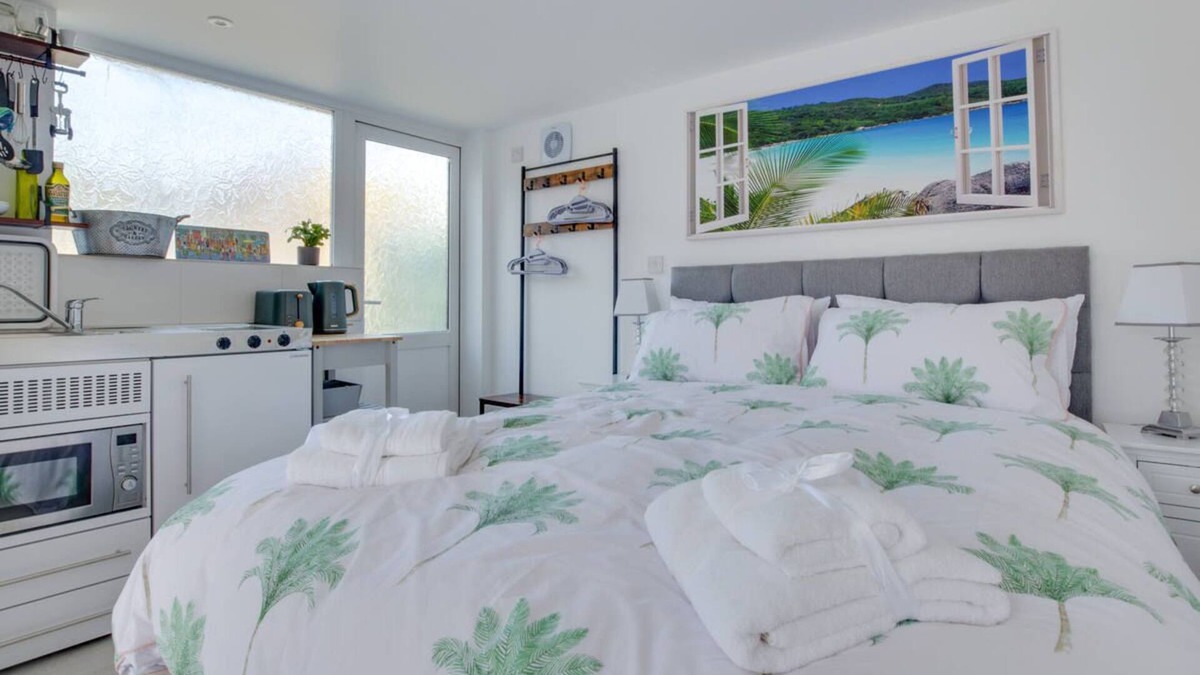 Saltdean Apartment | Idrella Studio in the beautiful Brighton