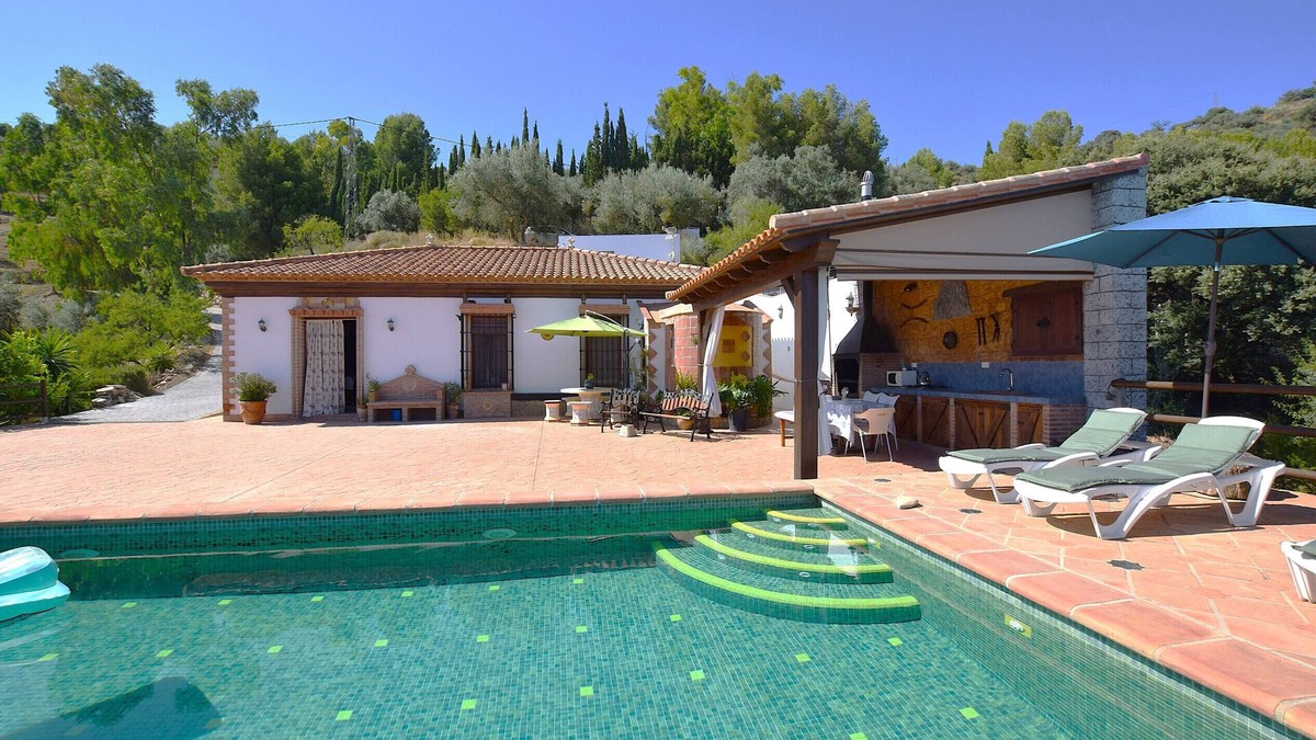 Riogordo Villa | Idyllic Andalusian villa with private pool & stunning views