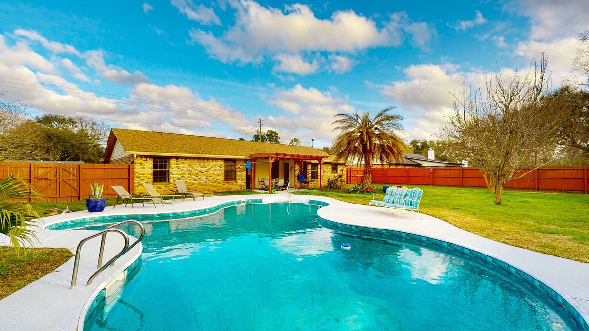 North Northwest Pensacola House | Idyllic Dog-Friendly Retreat w/ a Pool & Firepit